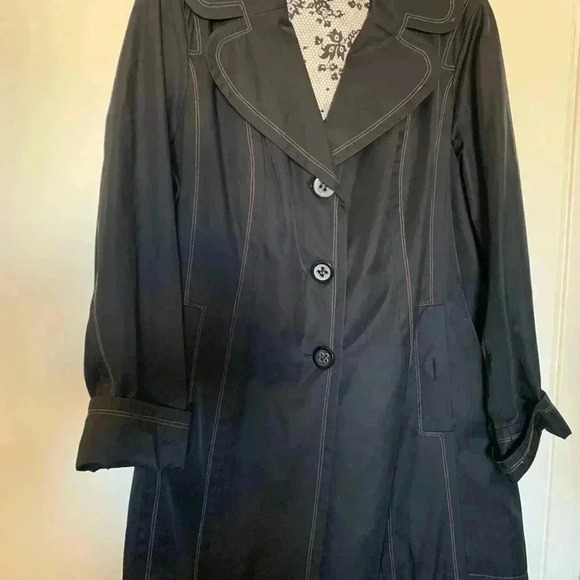 Black Guess Nylon Jacket - Picture 2 of 6